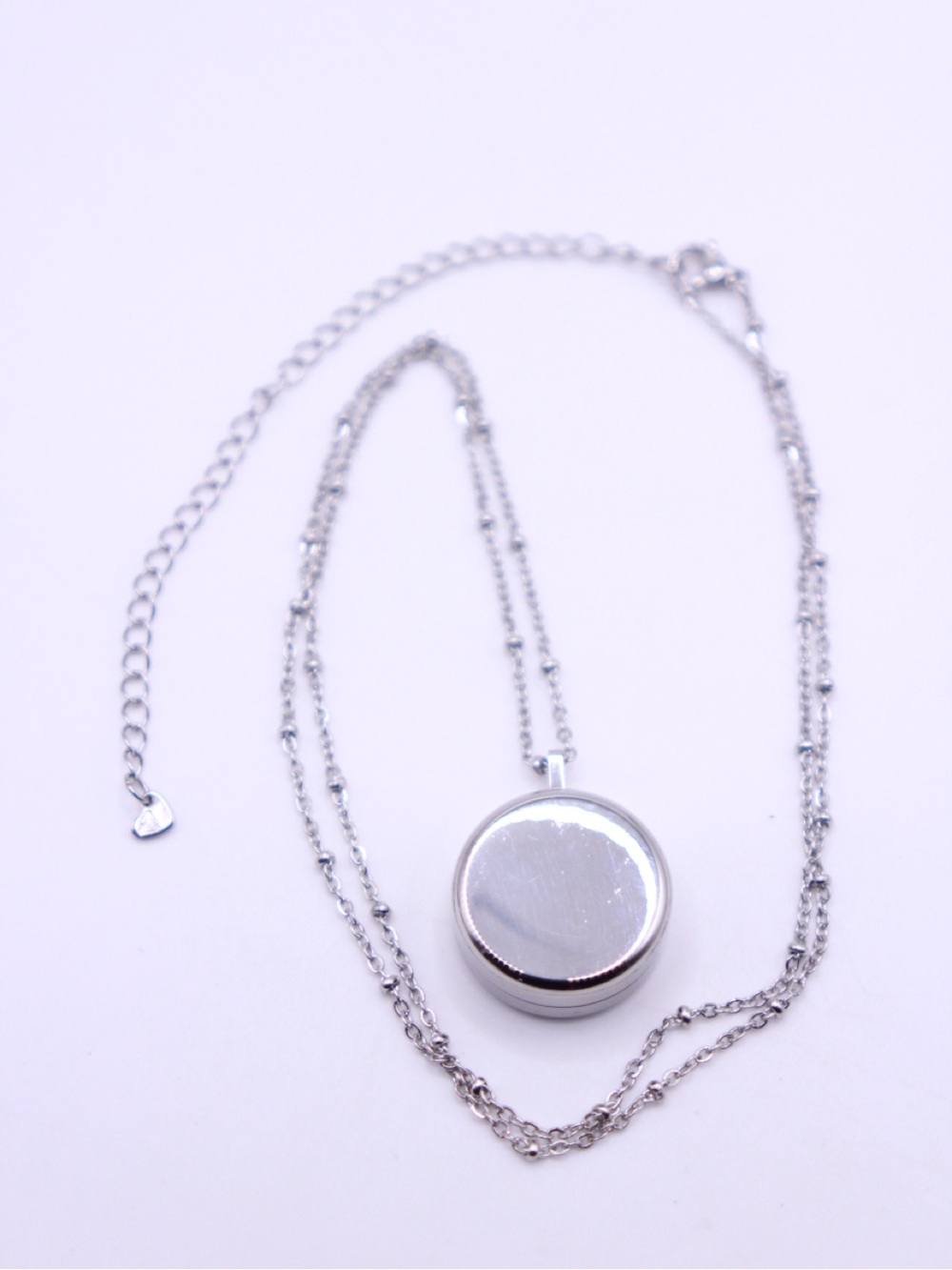 Polished Silver Round Pendant Necklace - Silver tone